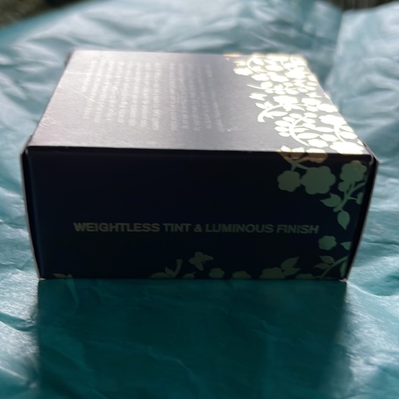 Butter London iridescent loose powder - Picture 6 of 7